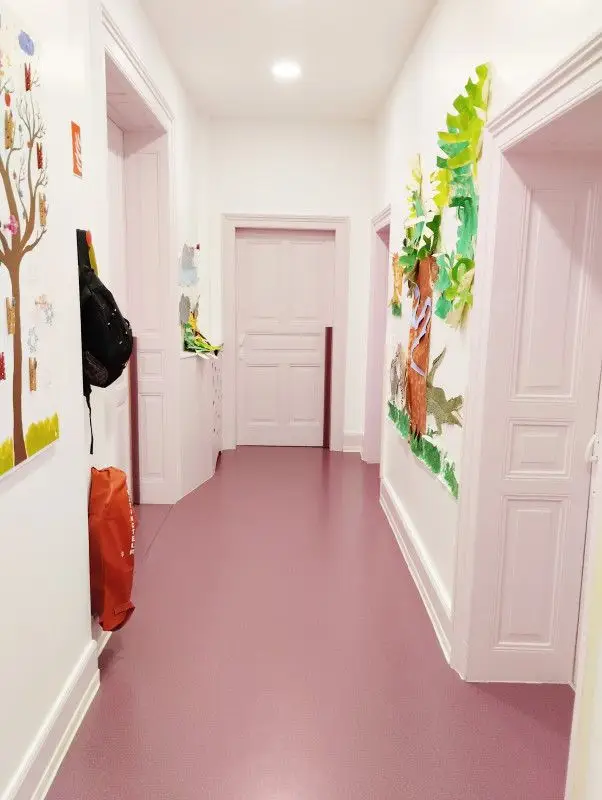 Couloir décoré de la micro-crèche Les P'tits Châtelains à Saverne