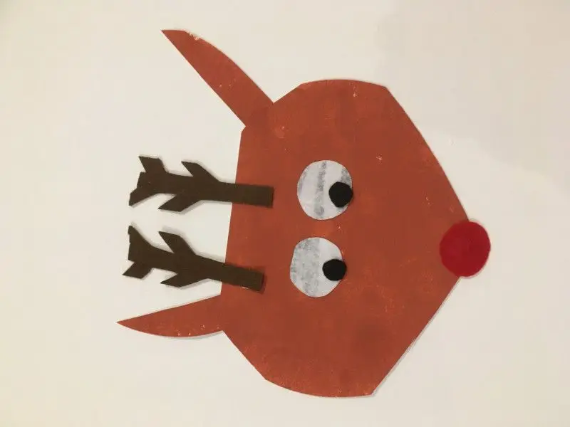 Atelier bricolage à la micro-crèche Les Chérubins d'Alès