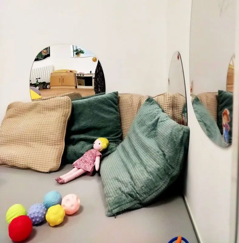 Coin repos douillet de la micro-crèche Les Chérubins Malins - La Brocéliande à Saint-Grégoire
