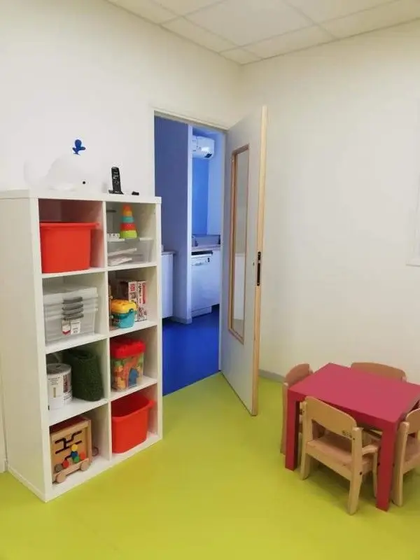 Salle de jeux de la micro-crèche Les Chérubins de la Sainte Baume à Saint-Maximin
