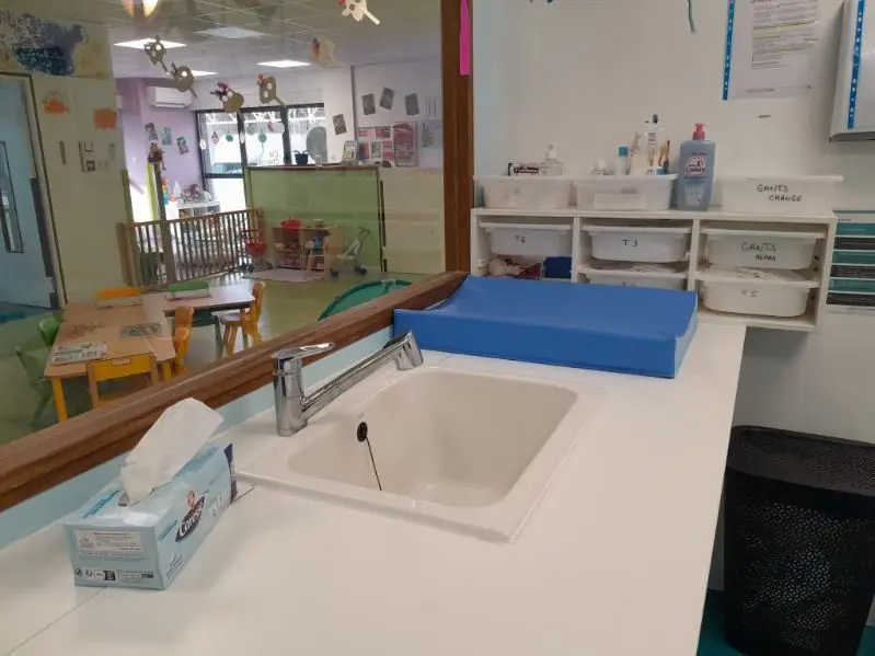 Espace de change et d'hygiène de la micro-crèche La Clé des Chérubins à Soissons