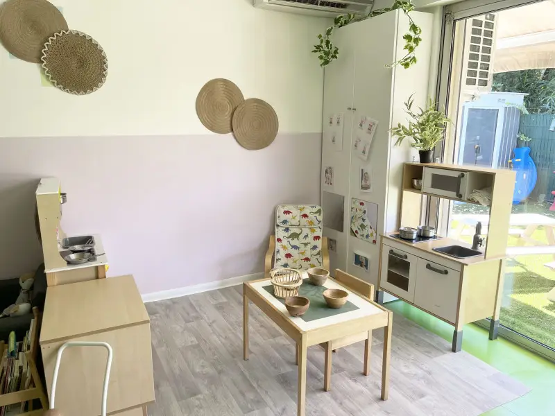Coin dinette et éveil de la micro-crèche Les Chérubins de Caissargues