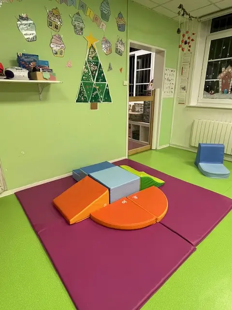 Coin motricité avec formes à la micro-crèche de Baincthun