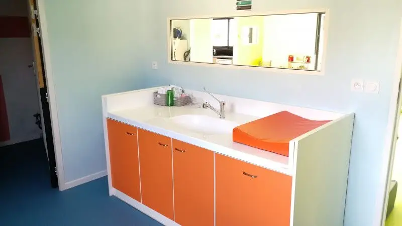 Espace de change de la micro-crèche Les Chérubins du Revermont