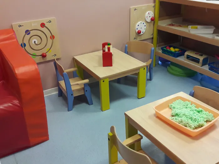 Salle d'activités et de manipulation à la crèche Perpignan, Les Petits Chaperons Rouges