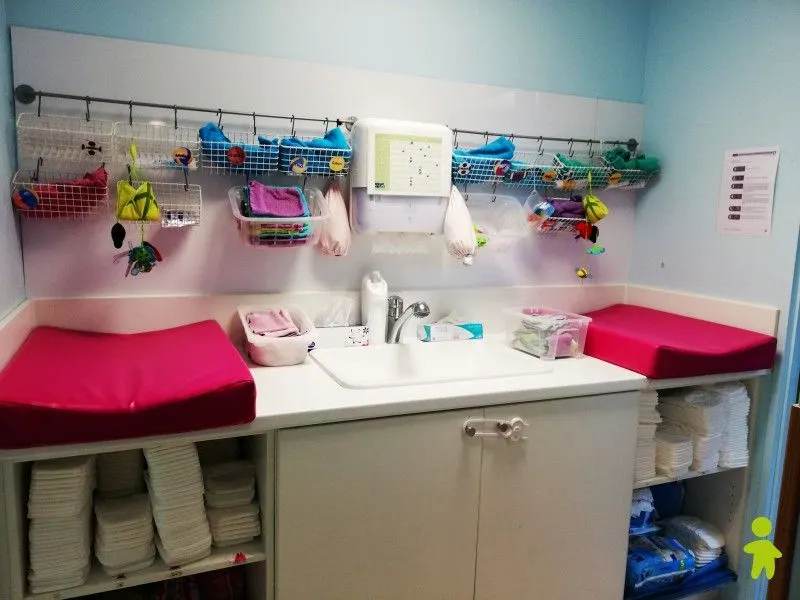 Salle de change de la micro-crèche Les P'tits Explorateurs à Strasbourg