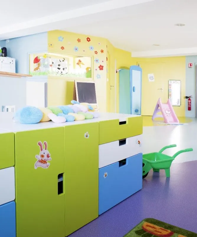 Casiers personnalisés des enfants à la micro-crèche L'Archipel des Chérubins
