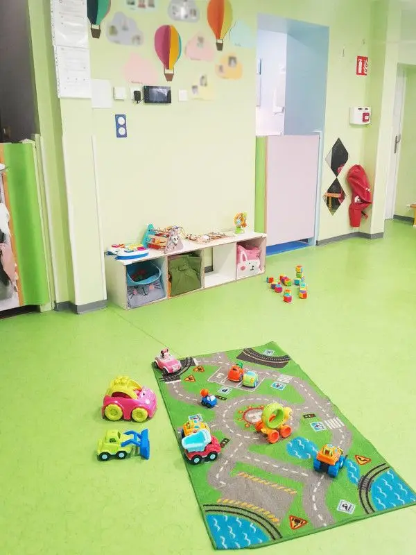 Tapis routier et petites voitures de la micro-crèche Les Chérubins à Ergersheim