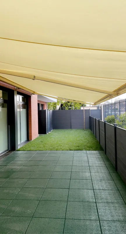 Terrasse extérieure de la micro-crèche à Livry-Gargan