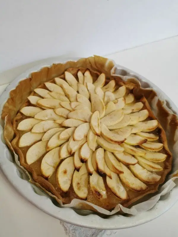 Tarte aux pommes faite maison par l'équipe de la micro-crèche Apetipa à Talence