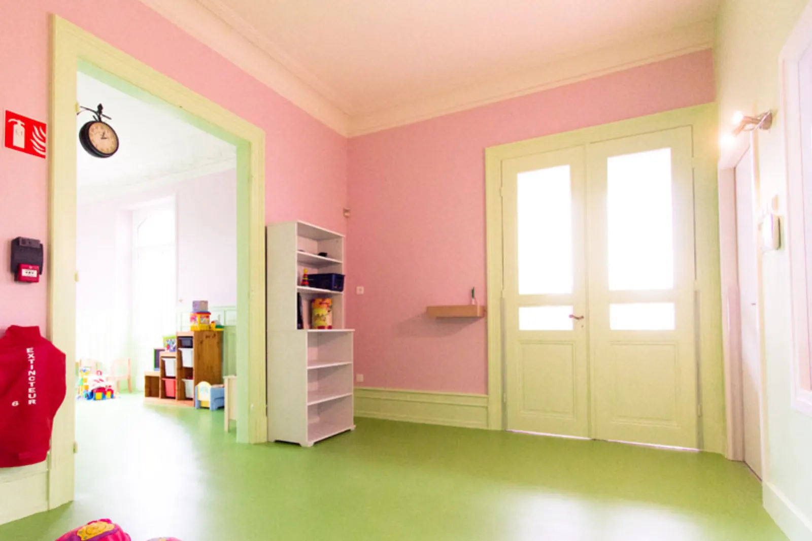 Salle de vie de la micro-crèche Le Train des Galopins à Sélestat