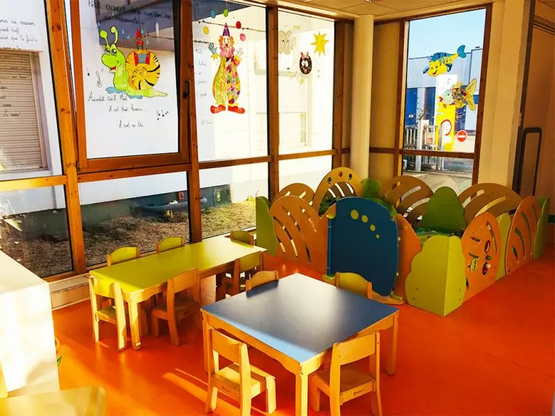 Espace d'accueil et vestiaire de la micro-crèche Les Chérubins d'Evreux