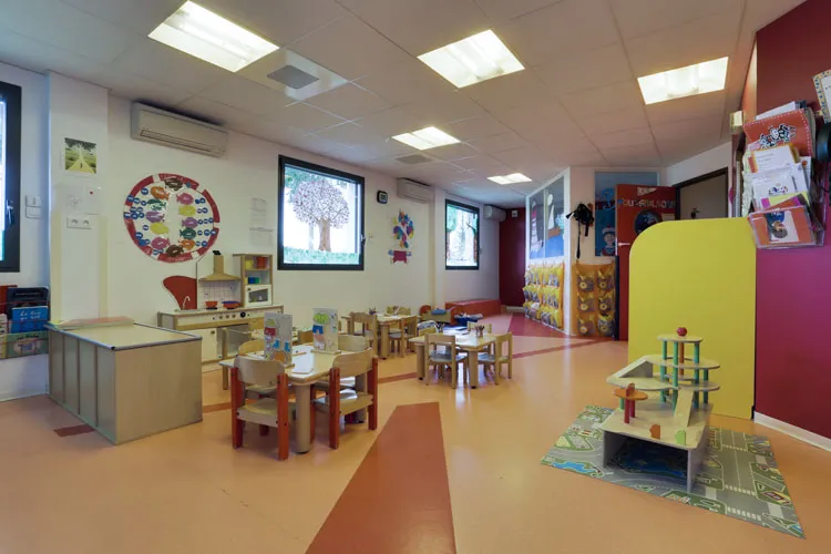 Salle d'activités et d'éveil à la crèche Rillieux-La-Pape, Les Petits Chaperons Rouges