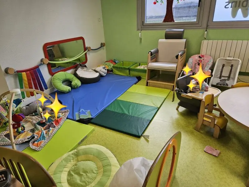 Salle d'éveil pour bébés à la micro-crèche Les Chérubins de Rouen