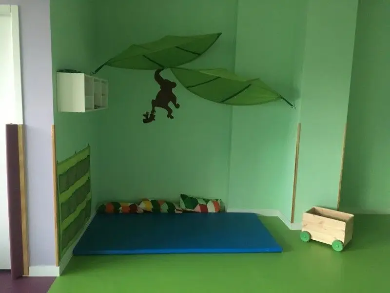 Coin de jeu sur le thème de la jungle à la micro-crèche Les Chérubins d'Echirolles