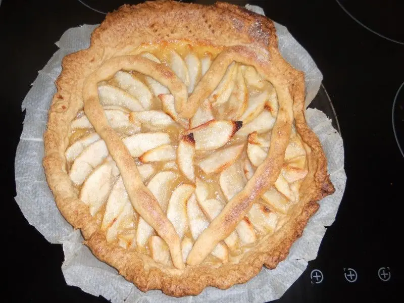 Tarte aux pommes faite maison à la micro-crèche Les Chérubins d'Echirolles