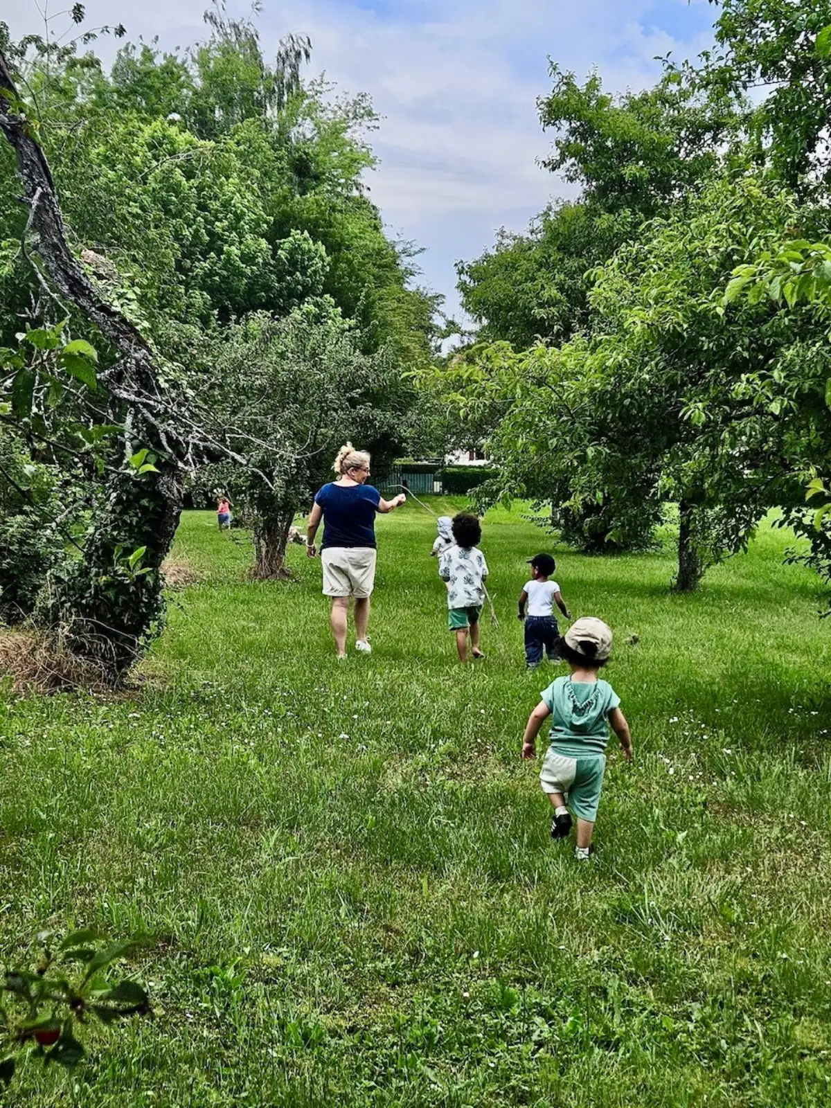 Balade dans la nature avec les enfants de la micro-crèche de Pers-Jussy