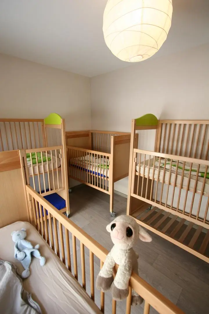 Dortoir de la micro-crèche Nos Petits Pouces à Collonges-sous-Salève