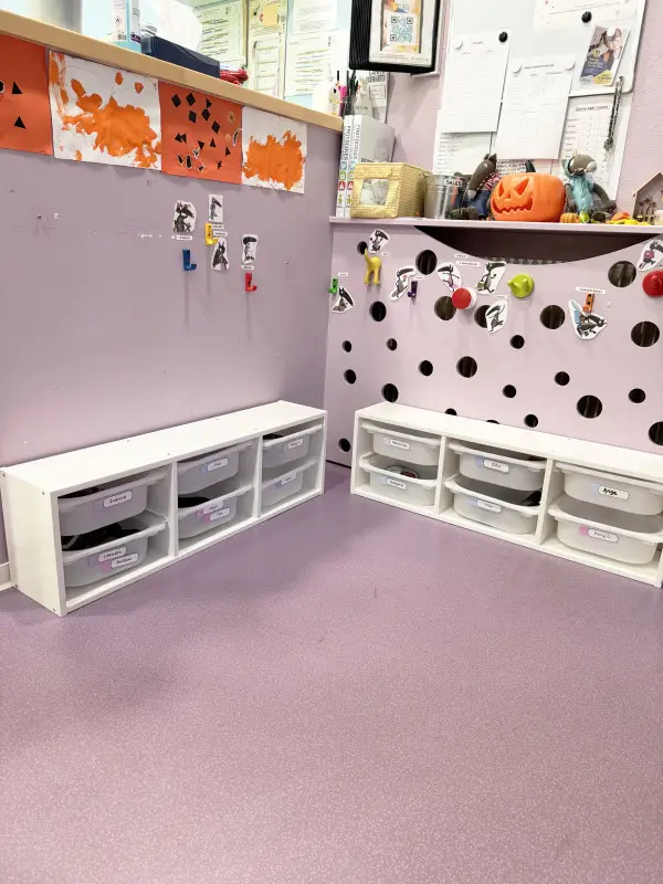 Espace de rangement des jeux de la micro-crèche La Ronde des Chérubins à Strasbourg Krutenau