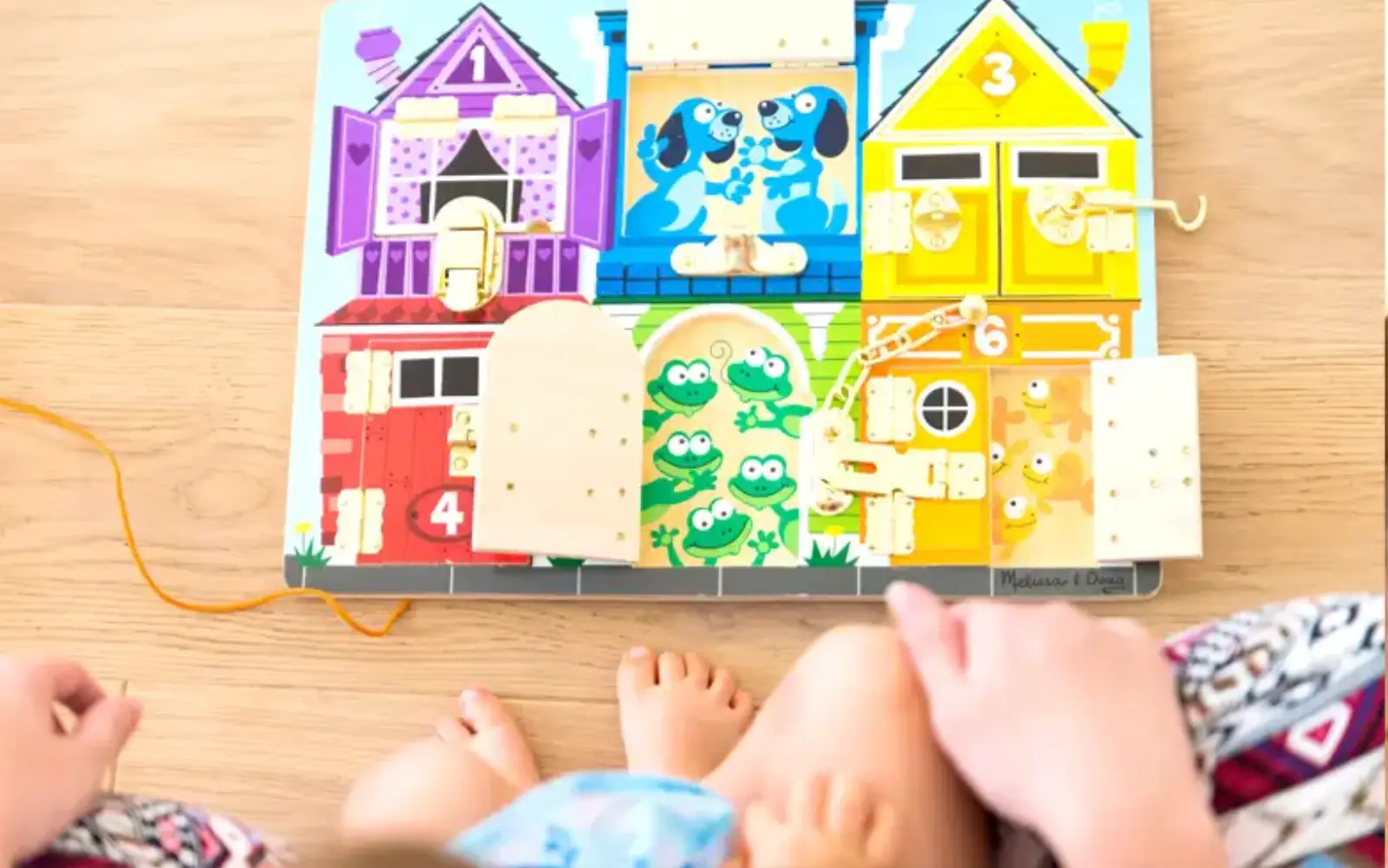 Jeu d'éveil et de manipulation à la micro-crèche Romulus et Rémus
