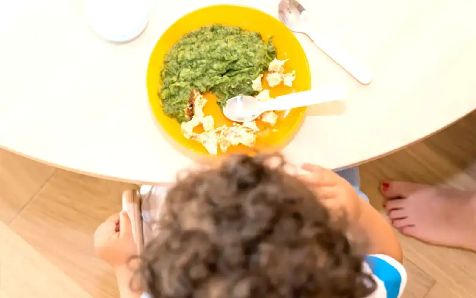 Temps de repas équilibré pour les enfants à la micro-crèche Romulus et Rémus