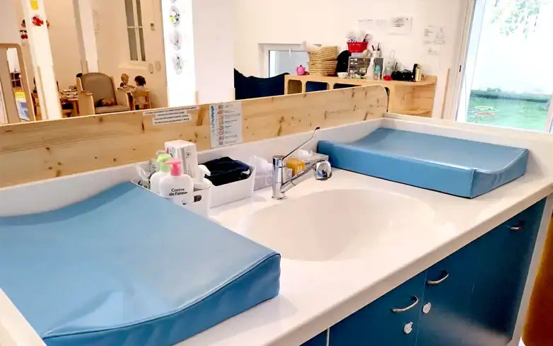Espace de change de la micro-crèche Zola à Marseille