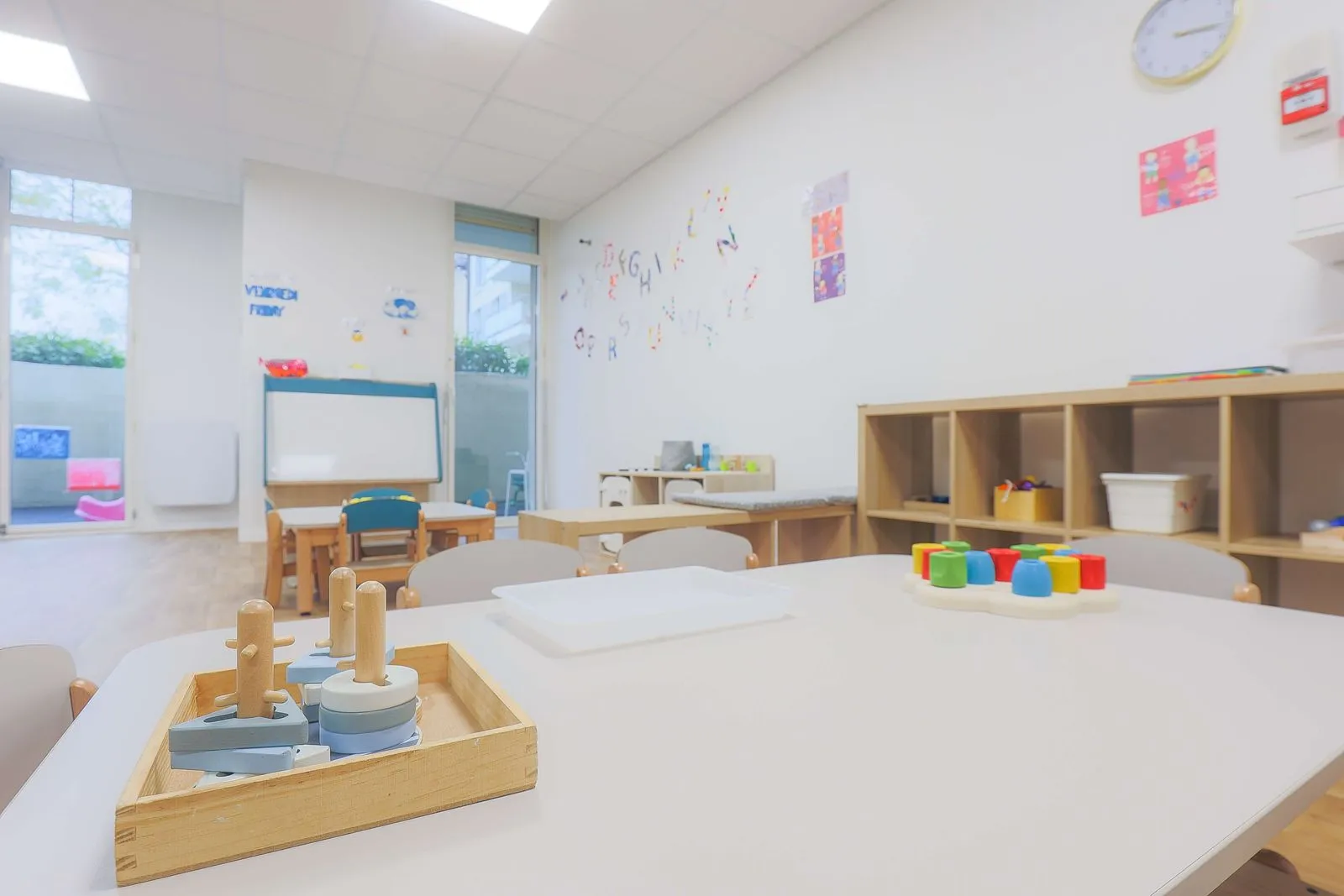 Salle d'activités de la micro-crèche Baby Montessori à Maisons-Laffitte